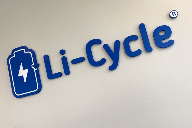 &copy; Reuters. FILE PHOTO: The logo of battery recycler Li-Cycle Holdings Corp is displayed on their offices in Phoenix, Arizona, U.S. June 30, 2022.  REUTERS/Ernest Scheyder