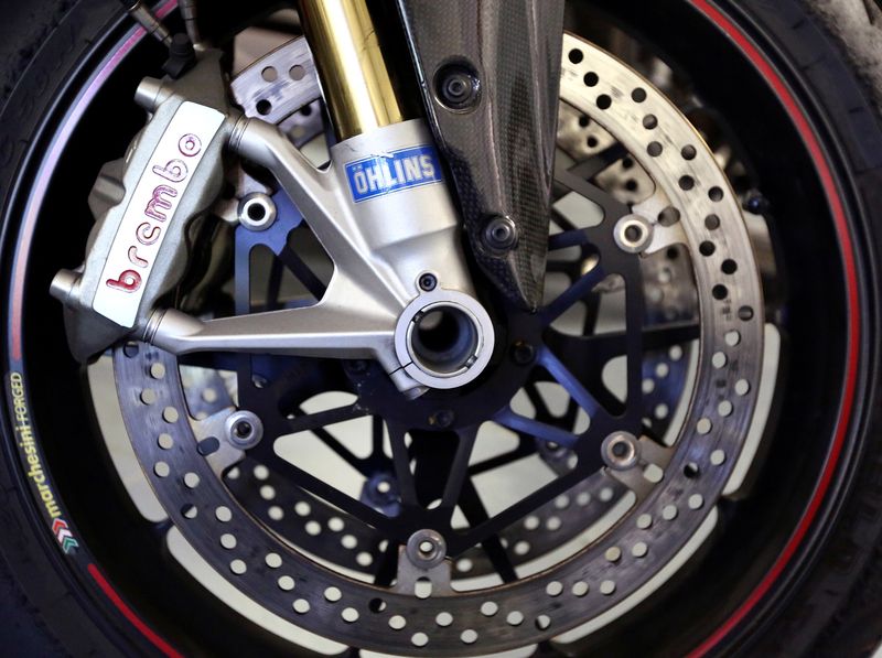 &copy; Reuters. FILE PHOTO: A Brembo brake disc is seen on a motorbike in downtown Rome August 4, 2014. REUTERS/Stefano Rellandini