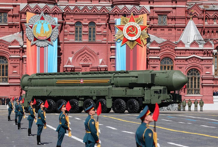 &copy; Reuters. Míssil balístico intercontinental russo é exibido na Praça Vermelha, em Moscou, em desfile de comemoração do Dia da Vitória, que marca o triunfo sobre a Alemanha nazista na Segunda Guerra Mundial
09/05/2023 Sputnik/Gavriil Grigorov/Pool via REUTERS