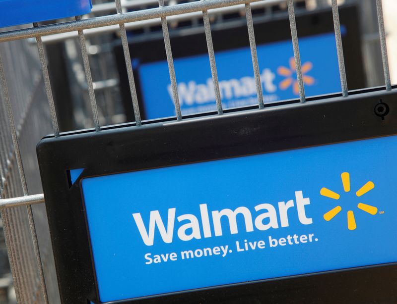 &copy; Reuters. FILE PHOTO: Shopping carts are seen outside a new Walmart Express store in Chicago July 26, 2011. REUTERS/John Gress/File Photo