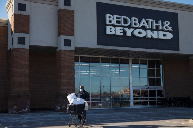 &copy; Reuters. FILE PHOTO: A customer leaves a Bed Bath & Beyond store in Novi, Michigan, U.S., January 29, 2021. REUTERS/Emily Elconin