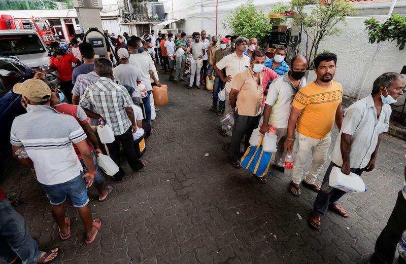 &copy; Reuters. FILE PHOTO: People wait in a line to buy petrol at a Ceylon Ceypetco fuel station on a main road, amid the country's economic crisis in Colombo, Sri Lanka, April 12, 2022. REUTERS/Dinuka Liyanawatte REFILE - QUALTY REPEAT