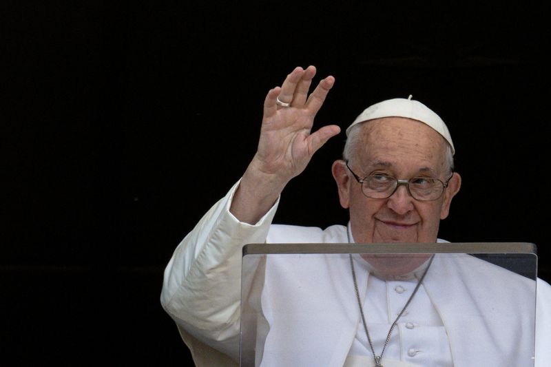 &copy; Reuters. البابا فرنسيس في الفاتيكان يوم السابع من مايو أيار 2023.  صورة لرويترز من إعلام الفاتيكان.
