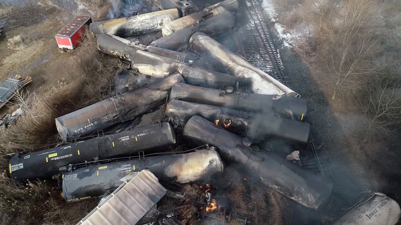 &copy; Reuters. FILE PHOTO: Drone footage shows the freight train derailment in East Palestine, Ohio, U.S., February 6, 2023 in this screengrab obtained from a handout video released by the NTSB. NTSBGov/Handout via REUTERS