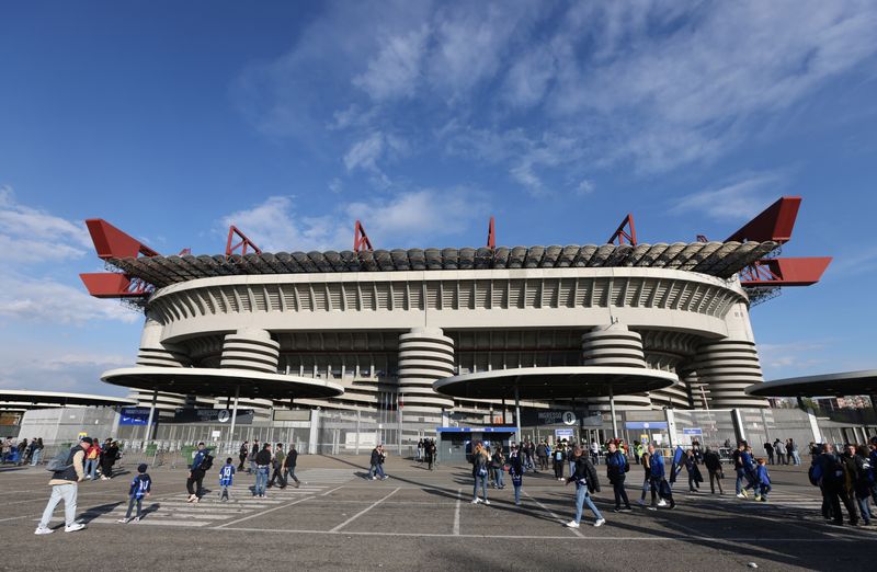 &copy; Reuters. صورة خارجية لملعب سان سيرو في ميلانو بإيطاليا يوم 15 أبريل نيسان 2023. تصوير: كلاوديا جريكو - رويترز 