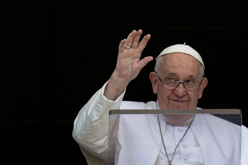 &copy; Reuters. Papa Francisco lidera a oração no Vaticano
07/05/2023
Mídia do Vaticano /­Divulgação via REUTERS    