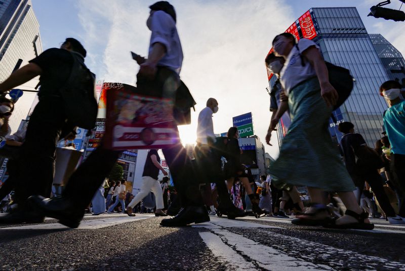 &copy; Reuters. 　５月１０日、内閣府が１０日公表した３月の景気動向指数は、足元の景気を示す一致指数が前月比横ばいの９８．７となった。写真は都内で昨年７月撮影（２０２３年　ロイター／Issei Kat