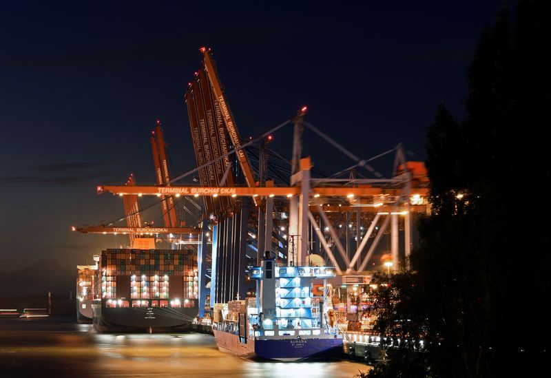 &copy; Reuters. Container ships are loaded at a loading terminal in the port of Hamburg Germany October 28, 2019. Picture taken October 28, 2019. REUTERS/Fabian Bimmer