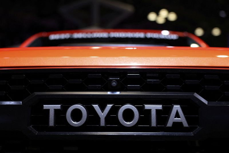 &copy; Reuters. Photo d'archives du logo de Toyota. /Photo prise le 5 avril 2023 à New York, Etats-Unis/REUTERS/Andrew Kelly