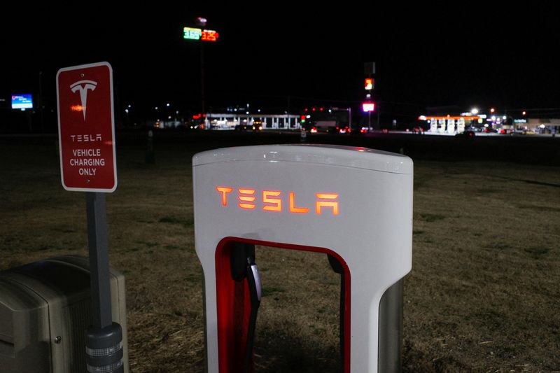 &copy; Reuters. FILE PHOTO: A Tesla Supercharger is seen at a Buc-ee's travel center in Crossville, Tennessee, U.S., March 21, 2023. REUTERS/Bing Guan/File Photo