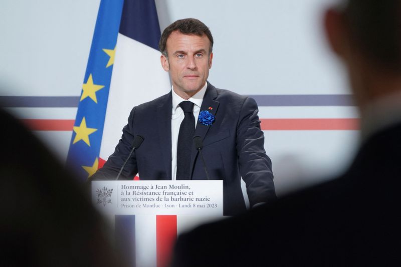 Macron veut réduire les délais des implantations industrielles