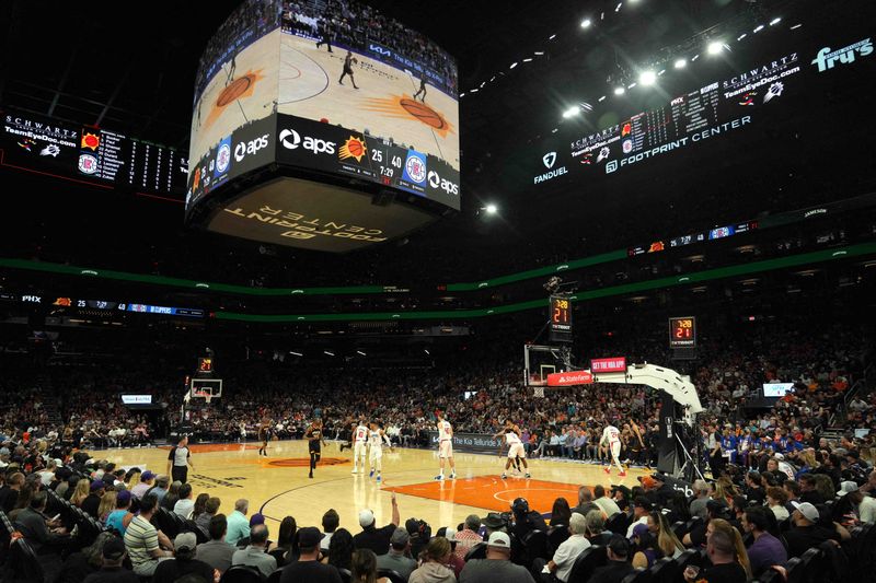 © Reuters. FILE PHOTO: Apr 16, 2023; Phoenix, Arizona, USA; A general view of game action between the Phoenix Suns and the LA Clippers during the first half of game one of the 2023 NBA playoffs at Footprint Center. Mandatory Credit: Joe Camporeale-USA TODAY Sports