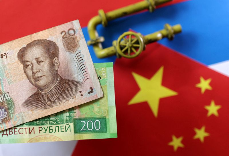 &copy; Reuters. FILE PHOTO: Model of natural gas pipeline, Russian and Chinese flags and Yuan and Rouble banknotes are seen in this llustration taken, September 7, 2022. REUTERS/Dado Ruvic/Illustration/File Photo