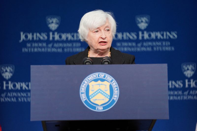 &copy; Reuters. FOTO DE ARCHIVO: La secretaria del Tesoro de Estados Unidos, Janet Yellen, habla sobre la "Relación económica entre Estados Unidos y China" durante un foro organizado por la Universidad Johns Hopkins en el Edificio Nitze de Washington, Estados Unidos, e