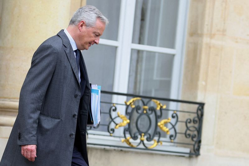 &copy; Reuters. Le ministre de l'Économie et des Finances Bruno Le Maire à la sortie d'un conseil des ministres à l'Élysée, le 10 mai 2023.   REUTERS/Johanna Geron