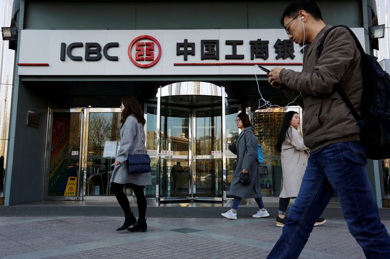 &copy; Reuters. FILE PHOTO: People walk past a branch of Industrial and Commercial Bank of China (ICBC) in Beijing, China April 1, 2019. REUTERS/Florence Lo/File Photo