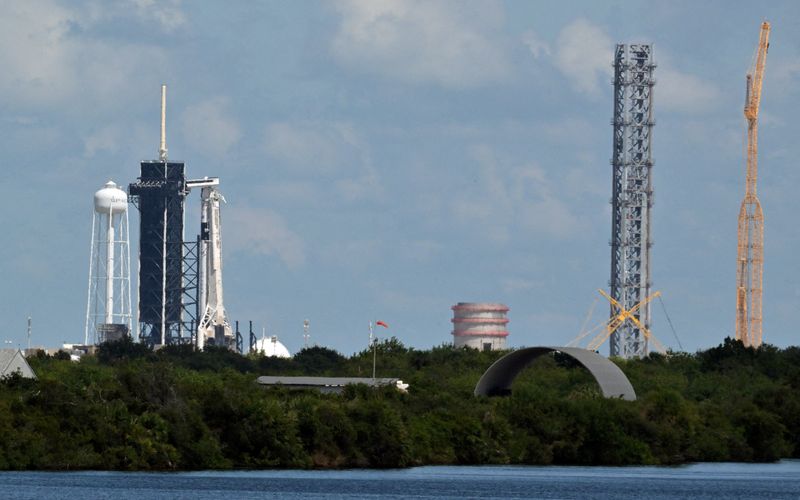 &copy; Reuters. FILE PHOTO: A SpaceX Falcon 9 rocket with the Crew Dragon capsule stands on Pad-39A in preparation for a mission to carry four crew members to the International Space Station from NASA's Kennedy Space Center in Cape Canaveral, Florida, U.S. October 3, 202