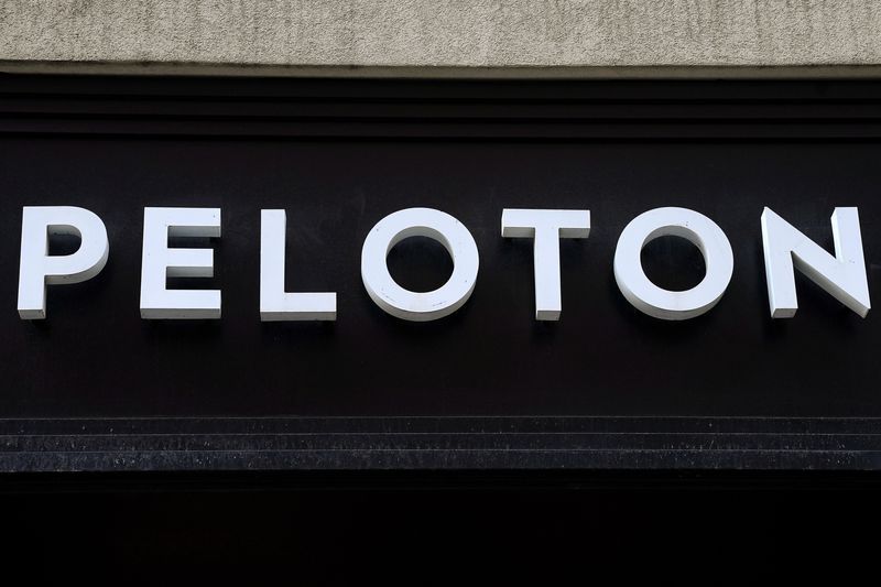 &copy; Reuters. A Peloton sign is pictured outside a store in the Manhattan borough of New York City, U.S., January 25, 2022.  REUTERS/Carlo Allegri