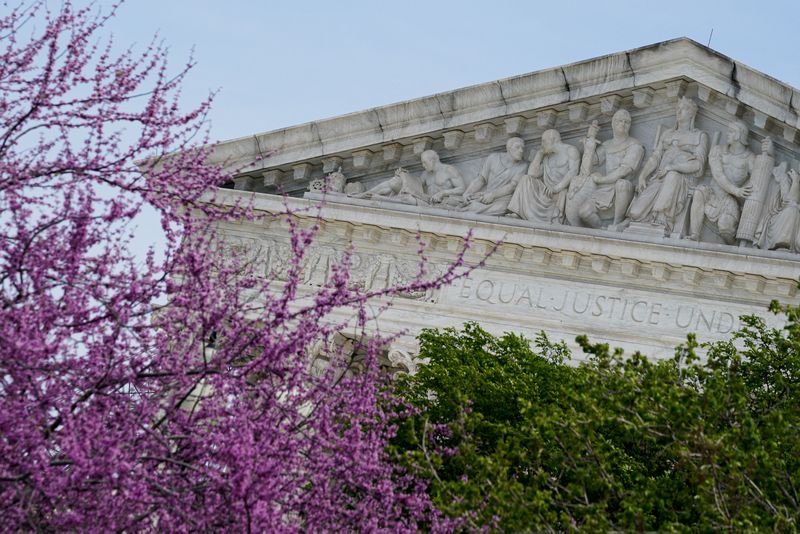 &copy; Reuters. FILE PHOTO: The words "Equal justice" are seen on the U.S. Supreme Court building in Washington, U.S., April 5, 2023. REUTERS/Elizabeth Frantz/File Photo