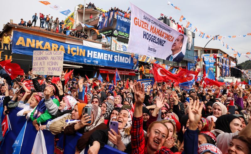 &copy; Reuters. Supporters of Turkish President Tayyip Erdogan attend a rally ahead of the May 14 presidential and parliamentary elections in Ankara, Turkey, May 11, 2023. REUTERS/Cagla Gurdogan