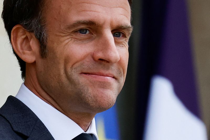 &copy; Reuters. French President Emmanuel Macron looks on, as he waits to welcome United Arab Emirates O presidente francês Macron se encontra com o presidente dos Emirados Árabes Unidos, Sheikh Mohammed bin Zayed al-Nahyan, em Paris
11/05/2023
REUTERS/Sarah Meyssonnie