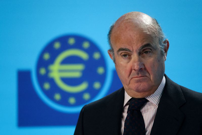 &copy; Reuters. FOTO DE ARCHIVO: El vicepresidente del Banco Central Europeo (BCE), Luis de Guindos, asiste a una rueda de prensa tras la reunión de política monetaria del BCE en Fráncfort, Alemania, 15 de diciembre de 2022. REUTERS/Wolfgang Rattay/Foto de archivo