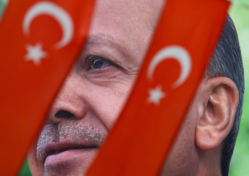 Analyse: Maître des scrutins, Erdogan vacille avant la présidentielle