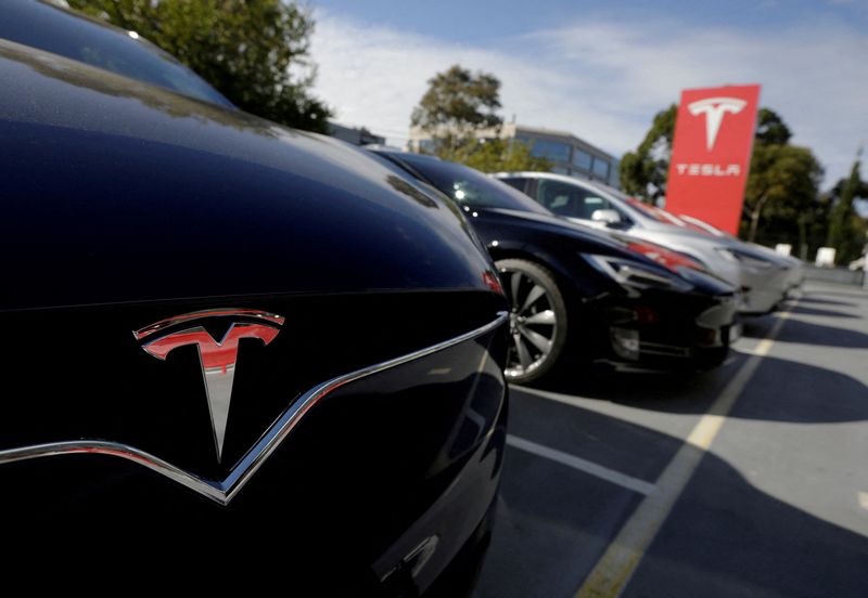 &copy; Reuters. FILE PHOTO: A Tesla Model X is photographed alongside a Model S at a Tesla electric car dealership in Sydney, Australia, May 31, 2017.  REUTERS/Jason Reed//File Photo