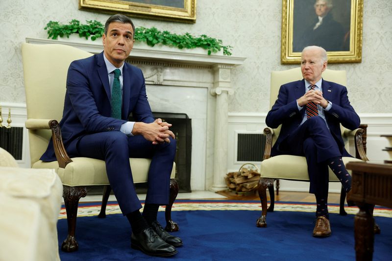 &copy; Reuters. Presidente dos EUA, Joe Biden, recebe o premiê da Espanha, Pedro Sánchez, no Salão Oval da Casa Branca, em Washington
12/05/2023
