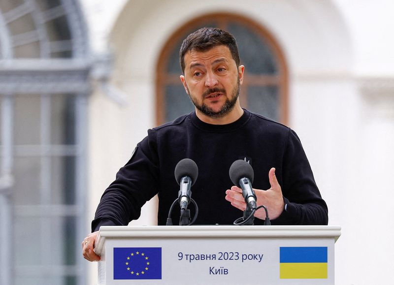 &copy; Reuters. O presidente da Ucrânia, Zelenskiy, participa de uma coletiva de imprensa em Kiev
09/05/2023
REUTERS/Valentyn Ogirenko