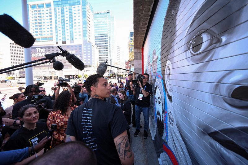 &copy; Reuters. Brittney Griner, the WNBA star who was detained in Russia, is surrounded by press after unveiling a mural painted by Antoinette Cauley, that depicts the faces of Griner and individuals who are detained oversees, ahead of her return to court with Phoenix M