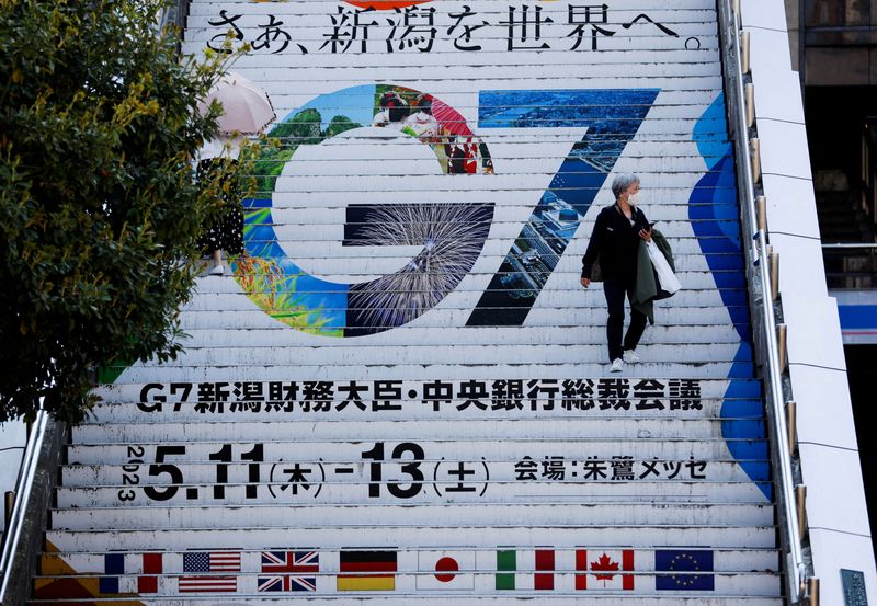&copy; Reuters. FILE PHOTO: The logo of the G7 Finance Ministers and Central Bank Governors' meeting is displayed at Niigata station, ahead of the meeting, in Niigata, Japan, May 10, 2023. REUTERS/Issei Kato     