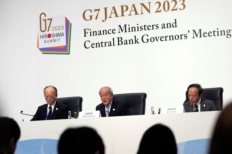 &copy; Reuters. FILE PHOTO: Japanese Finance Minister Shunichi Suzuki, center, speaks, with Governor of the Bank of Japan Kazuo Ueda, right, during the presidency press conference at the G7 meeting of finance ministers and central bank governors, at Toki Messe in Niiga