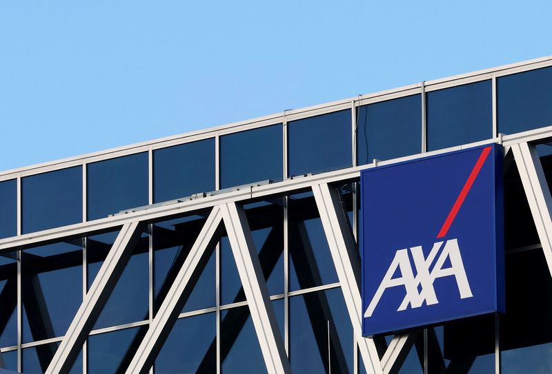 &copy; Reuters. Le logo de l'assureur AXA à Bruxelles. /Photo prise le 25 février 2023 à Bruxelles, en Belgique/REUTERS/Yves Herman