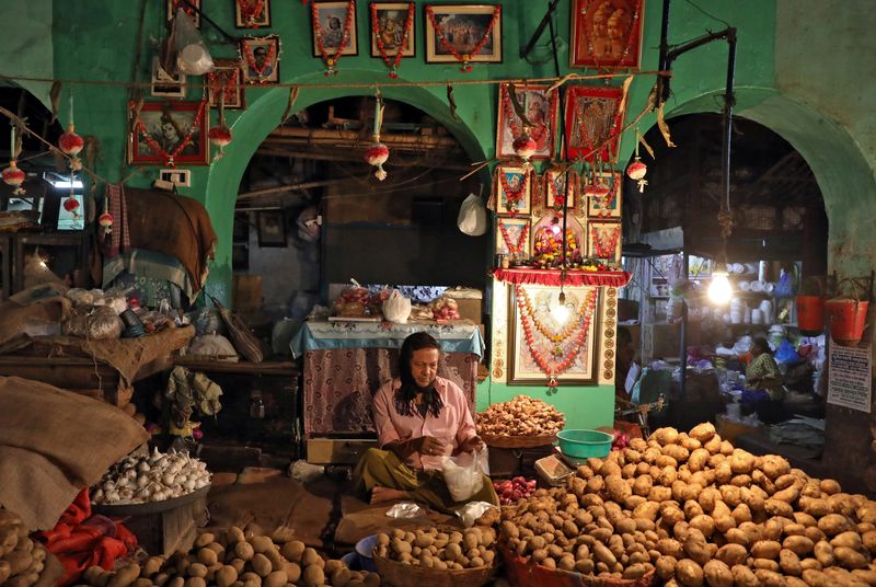 &copy; Reuters. FILE PHOTO: A vendor waits for customers at his shop inside a vegetable market in Kolkata, India, February 12, 2020. REUTERS/Rupak De Chowdhuri