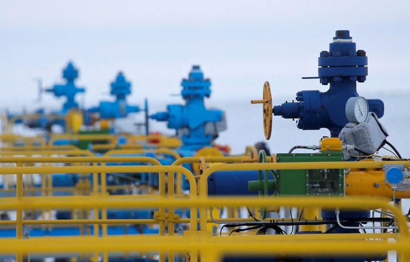 &copy; Reuters. FILE PHOTO: A view shows gas wells at Bovanenkovo gas field owned by Gazprom on the Arctic Yamal peninsula, Russia May 21, 2019.  REUTERS/Maxim Shemetov