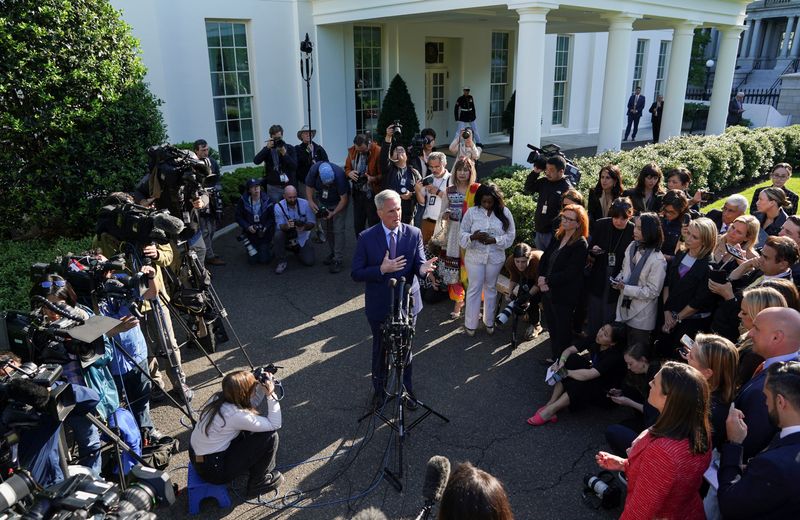 &copy; Reuters. U.S. House Speaker Kevin McCarthy (R-CA) speaks to reporters in front of the West Wing after debt limit talks with U.S. President Joe Biden in the Oval Office at the White House in Washington, U.S., May 9, 2023. REUTERS/Kevin Lamarque/File Photo