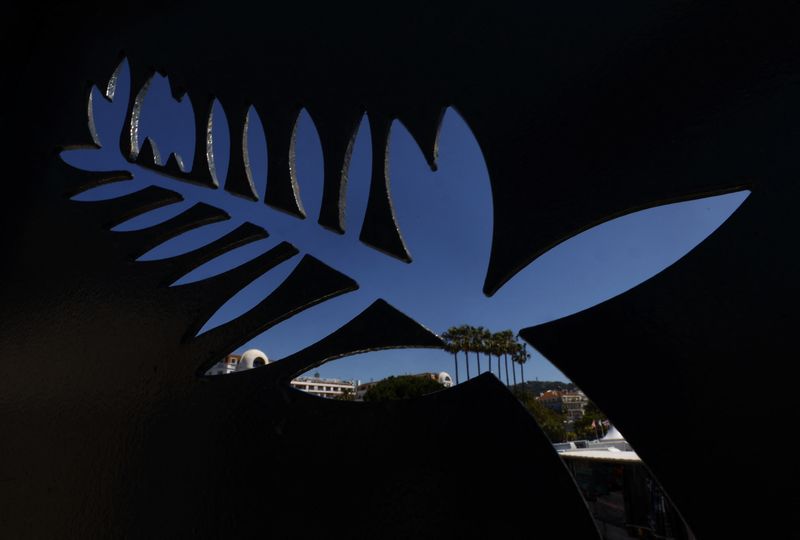 &copy; Reuters. Vista de um recorte do símbolo da Palma de Ouro no Palácio dos Festivais na véspera da cerimônia de abertura do festival de cinema de Cannes
15/05/2023 REUTERS/Eric Gaillard