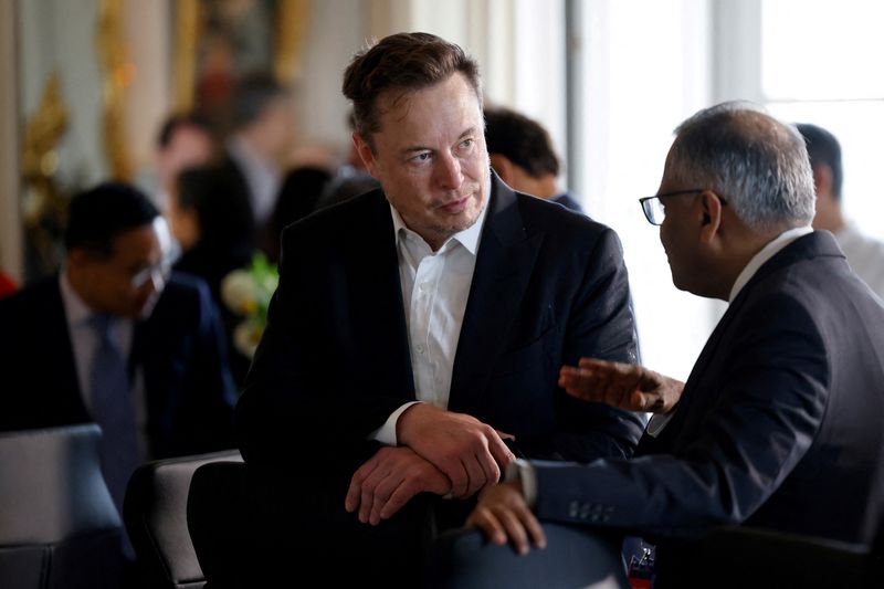 &copy; Reuters. SpaceX, Twitter and Tesla CEO Elon Musk speaks as he attends a roundtable during the 6th edition of the "Choose France" Summit at the Chateau de Versailles, outside Paris, France on May 15, 2023. Ludovic Marin/Pool via REUTERS