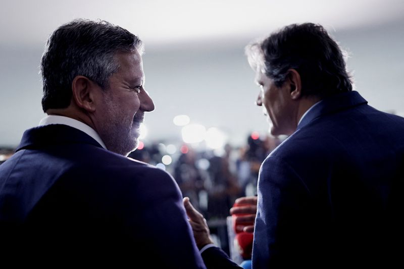 &copy; Reuters. O ministro da Fazenda, Fernando Haddad, e o presidente da Câmara, Arthur Lira
18/04/2023
REUTERS/Ueslei Marcelino