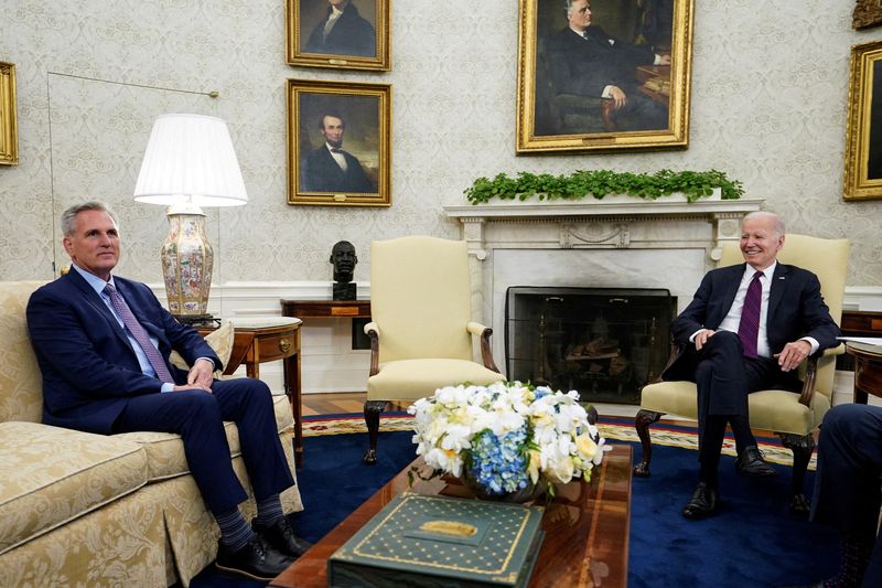 &copy; Reuters. FILE PHOTO: U.S. President Joe Biden hosts debt limit talks with House Speaker Kevin McCarthy (R-CA) and other Congressional leaders in the Oval Office at the White House in Washington, U.S., May 9, 2023. REUTERS/Kevin Lamarque/File Photo