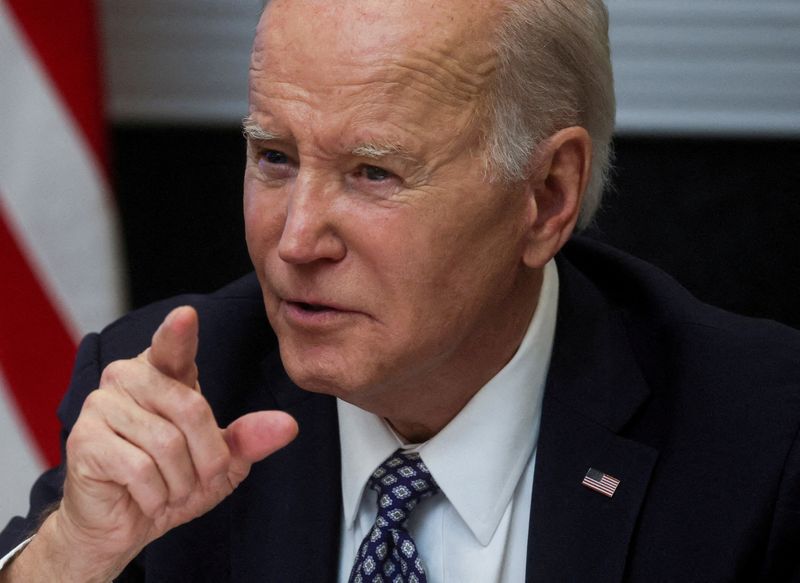 &copy; Reuters. FILE PHOTO: U.S. President Joe Biden speaks with members of his "Investing in America Cabinet" in the Roosevelt Room at the White House in Washington, U.S., May 5, 2023. REUTERS/Leah Millis/File Photo