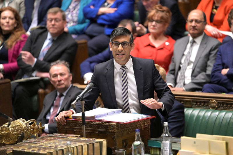 &copy; Reuters. FILE PHOTO: British Prime Minister Rishi Sunak speaks during Prime Minister's Questions, at the House of Commons in London, Britain, April 26, 2023. UK Parliament/Jessica Taylor/Handout via REUTERS 