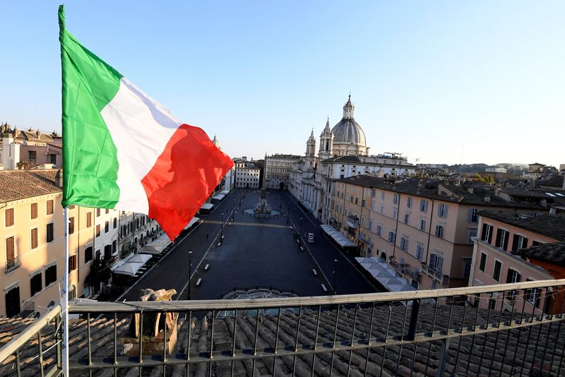 &copy; Reuters. FILE PHOTO: An Italian flag flutters in front of Piazza Navona, as Italians remain under lockdown to prevent the spread of the coronavirus disease (COVID-19), in Rome, Italy, April 4, 2020. REUTERS/Alberto Lingria