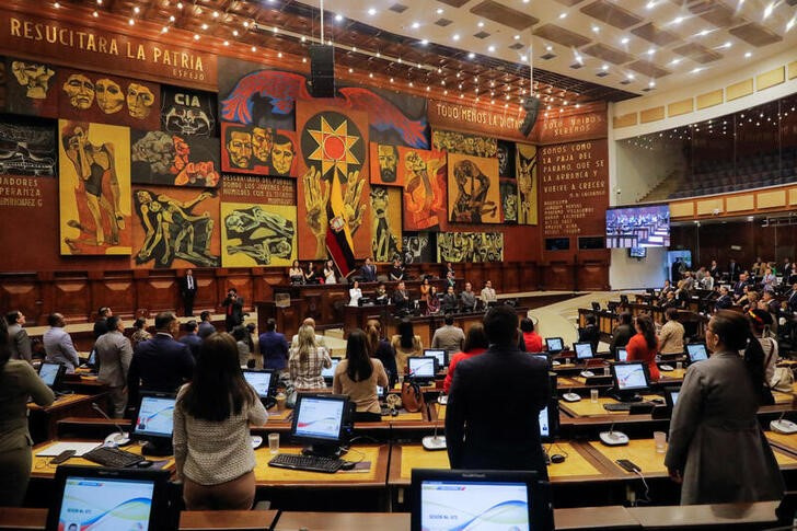 © Reuters. Foto del martes de legisladores en la Asamblea Nacional de Ecuador, en Quito
May 16, 2023. REUTERS/Karen Toro