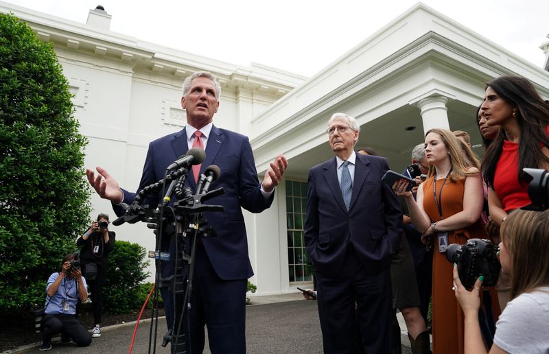 &copy; Reuters. U.S. House Speaker Kevin McCarthy (R-CA) and Senate Minority Leader Mitch McConnell (R-KY) speak to reporters outside the West Wing following debt limit talks with U.S. President Joe Biden and Congressional leaders at the White House in Washington, U.S., 