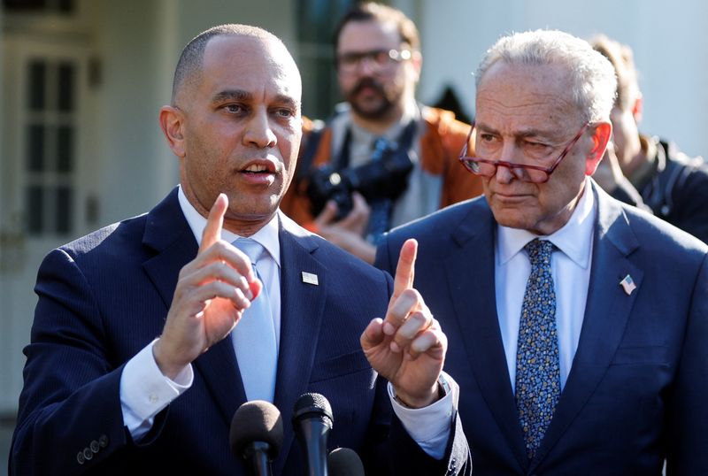 &copy; Reuters. U.S. House Democratic Leader Hakeem Jeffries (D-NY) and Senate Majority Leader Chuck Schumer (D-NY) talk to reporters following debt limit talks with U.S. President Joe Biden and Congressional leaders at the White House in Washington, U.S., May 9, 2023. R