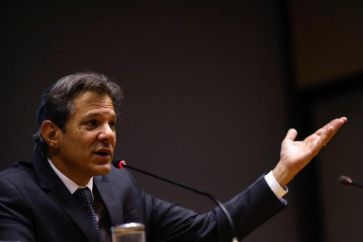 El PIB brasileño crecerá en torno al 2% este año, según Haddad