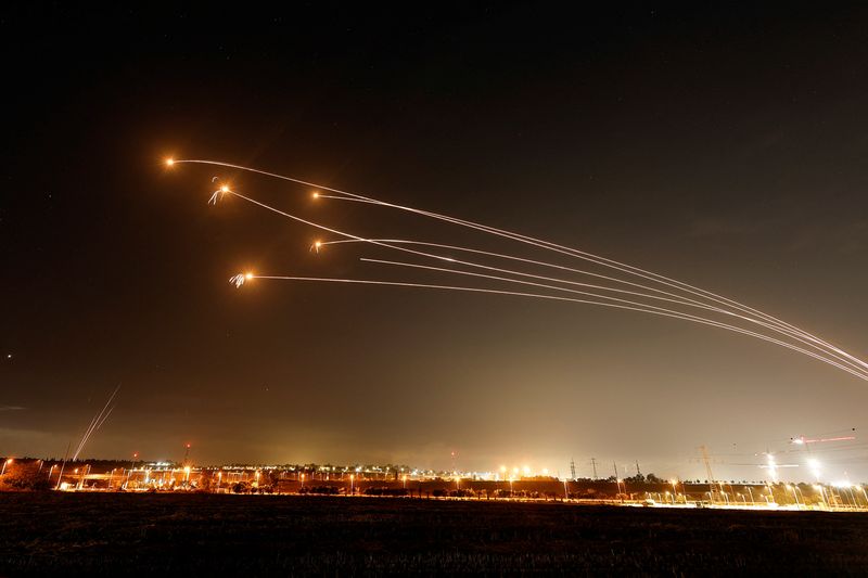 &copy; Reuters. منظومة القبة الحديدية الإسرائيلية تعترض صواريخ أطلقت من قطاع غزة في صورة التقطت من سديروت يوم 13 مايو أيار 2023. تصوير: عمار عوض - رويترز 
