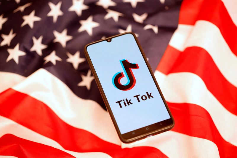 © Reuters. FILE PHOTO: TikTok logo is displayed on the smartphone while standing on the U.S. flag in this illustration picture taken, November 8, 2019. REUTERS/Dado Ruvic/File Photo